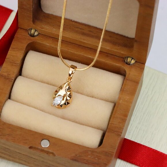 "Teardrop Leaf Pendant with Marquise White Stone in Gold Finish, XPPT1727 - Picture 6 of 13